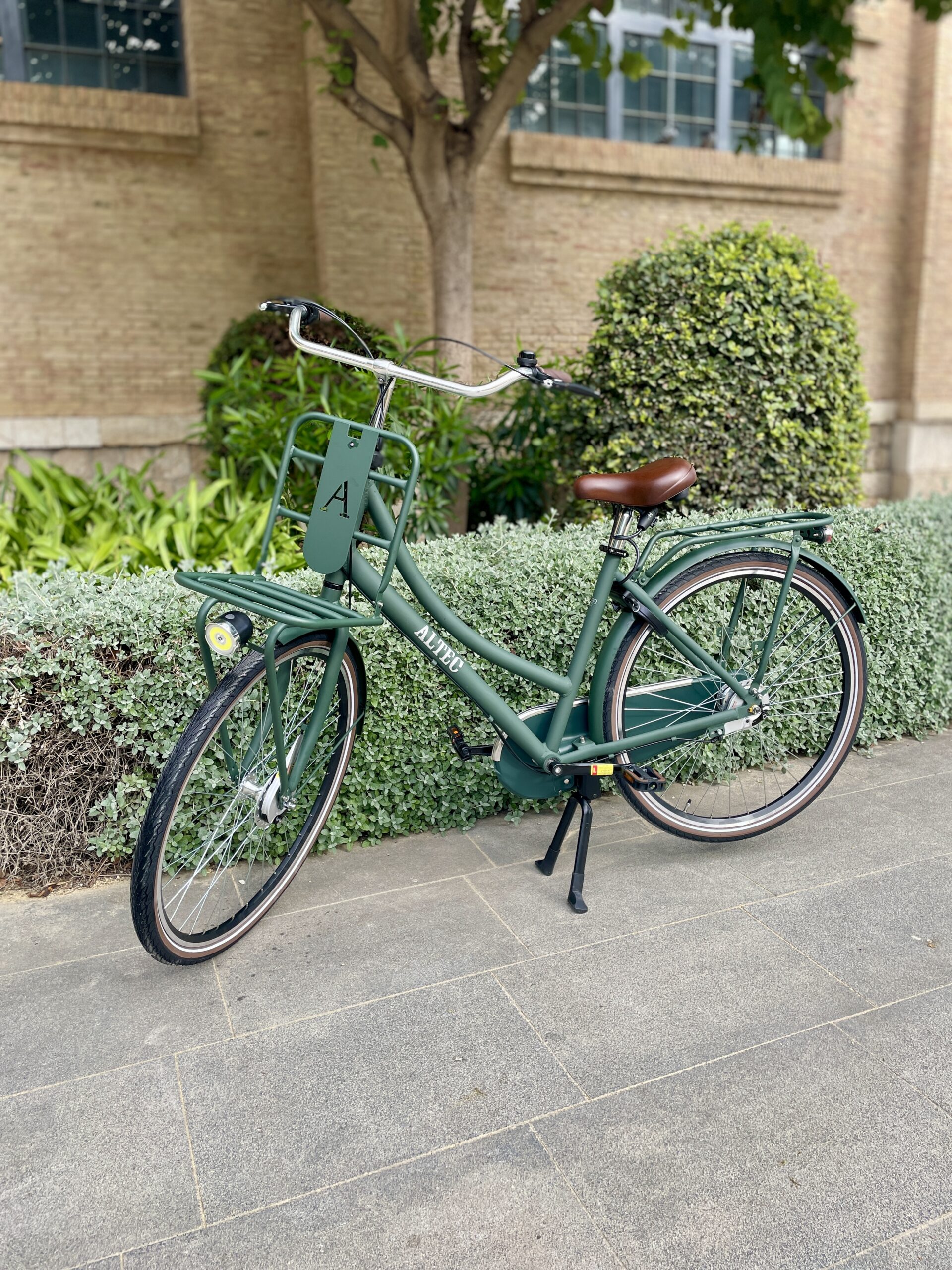 City Bike de alquiler en Valencia, lista para recorrer Centro Histórico y Jardín del Turia